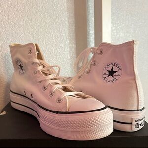 White platform converse brand new never worn.
